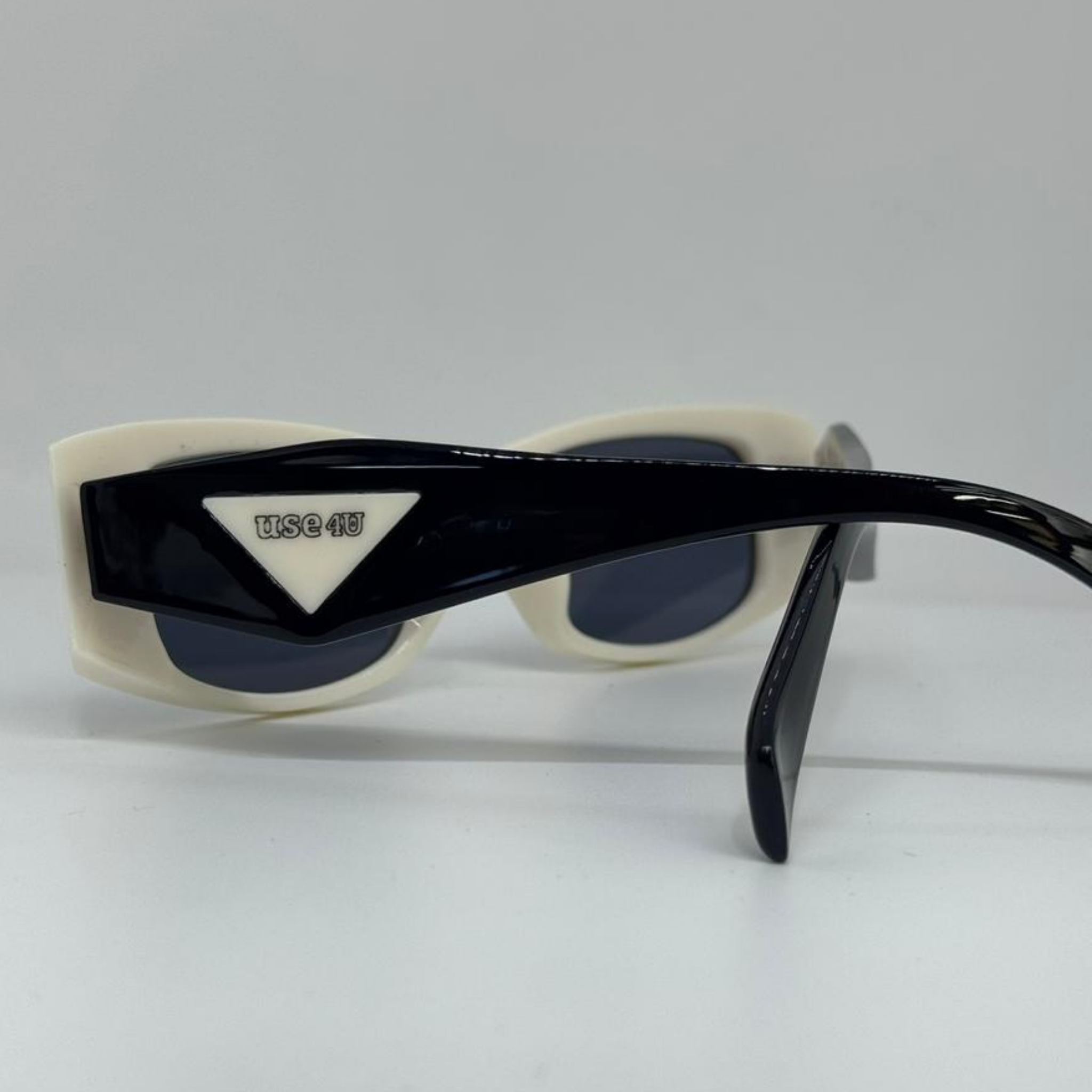 Cléo | Preto + cream ?