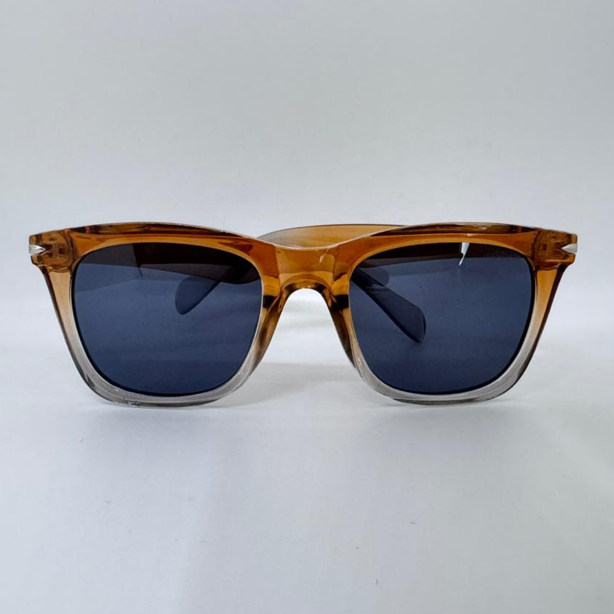 Justin | Ambar + Cinza clear?