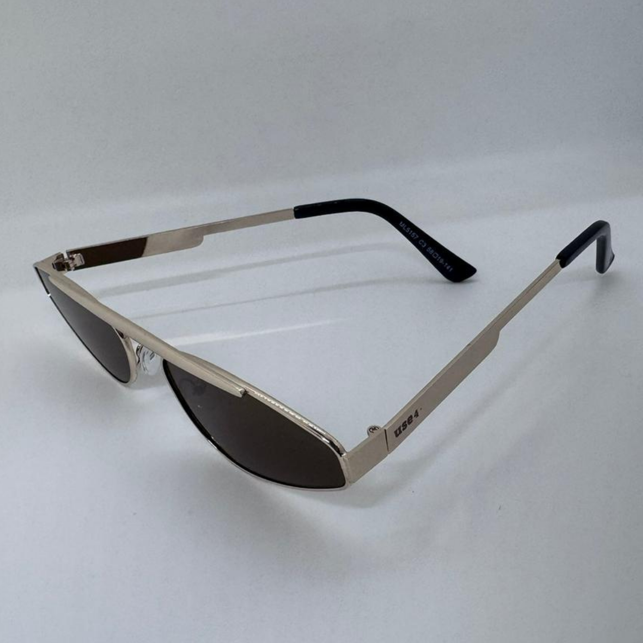 CatWalk | Dourado + lente preta?